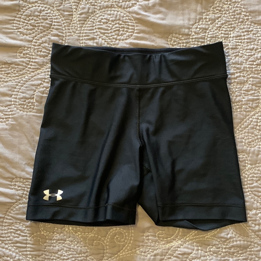 Womens Under Armour bike shorts - size medium